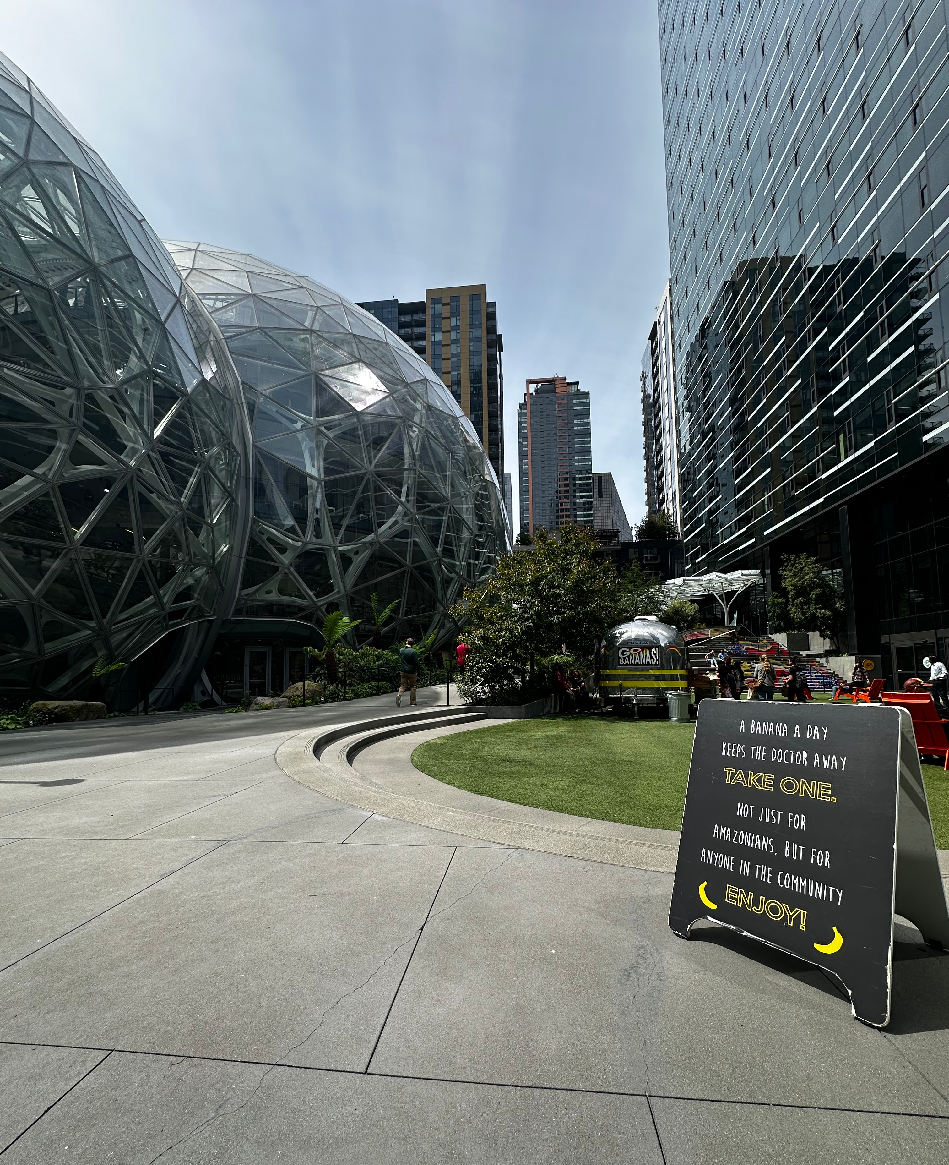 Photo along the route at The Spheres